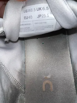 On Cloud Running Shoes thumbnail 5