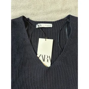 NWT Zara Women Size Medium Navy Blue‎ V-Neck Sweater Quarter Sleeve Heavy Weight thumbnail 2