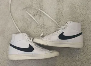Nike White Blazers Mid thumbnail 1