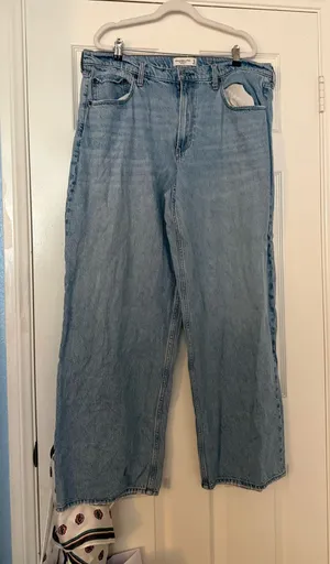 Abercrombie Mid-Rise Jeans thumbnail 1