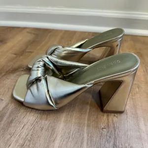 Open Edit | Gold Metallic Twisted Knot Block Heel Square Toe Pump Shoe,‎ 8.5M thumbnail 3