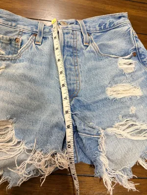 Levi’s 501 Women’s W24 High Rise Distressed Cutoff Denim Shorts Light Wash thumbnail 7