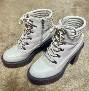 JustFab White boots thumbnail 1