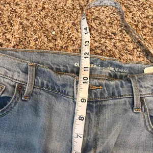 Old Navy Womens Flare‎ Jeans Mid Rise Distressed Light Wash Size 12 Regular thumbnail 5