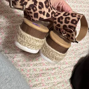 Soda Leopard print sandals thumbnail 6