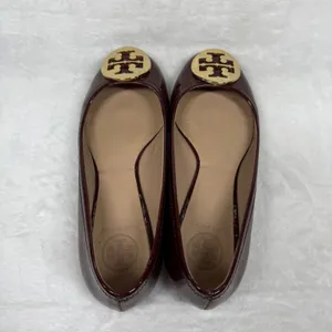Tory Burch Reva Ballet Flats Burgundy Patent Leather Gold Medallion Womens‎ 7M thumbnail 6