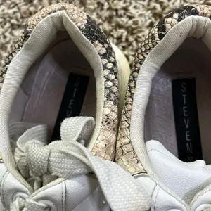 Steve Madden 7.5 sneakers with snake skin accents thumbnail 2