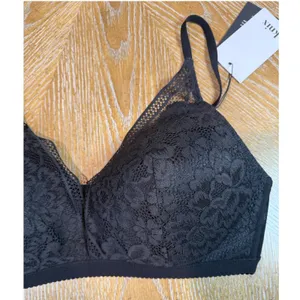 Knix NWT Deep V Lace Bralette Black Wireless Mesh Trim Bra Size XXL thumbnail 3