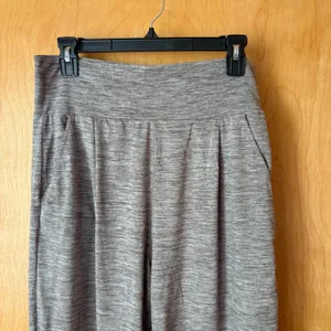 Vuori Performance Jogger Women Large Gray Heathered Pleated High Rise‎ Pants thumbnail 2