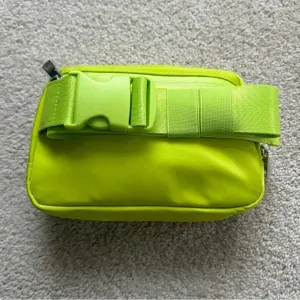 Poshmark Swag Lime Green Belt Bag - BRAND NEW thumbnail 2