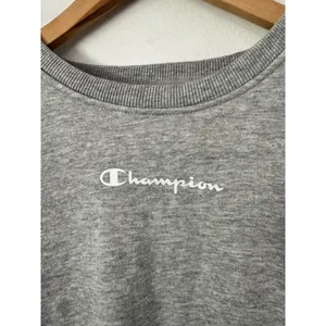 NWT Champion Women’s Center Logo Crewneck Light Grey Sweatshirt Size Medium thumbnail 3