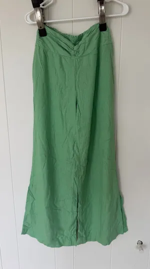 Boutique Green Flowy Pants Size M thumbnail 1