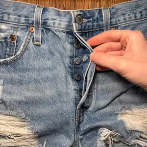 Levis 501 Original High Rise Distressed Denim Shorts Medium Wash Women's size 28 thumbnail 5