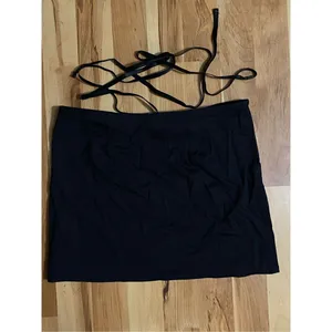 Urban Outfitters Black Halter Top Size Medium NWT thumbnail 2