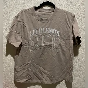 Lululemon Relaxed Fit Cotton Jersey T-Shirt Top Beige Tan 1998 Graphic Tee thumbnail 2