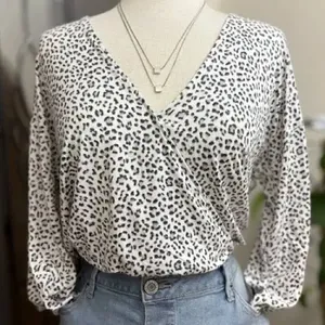 Victoria’s Secret top thumbnail 1