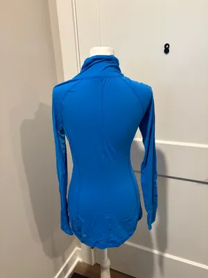 Lululemon Blue Long Sleeve Mock Neck Pullover Size 6 Thumbholes Mesh Panels thumbnail 2