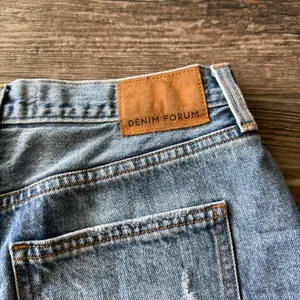 Aritzia Denim Forum Ex Boyfriend High Rise Denim Shorts thumbnail 4