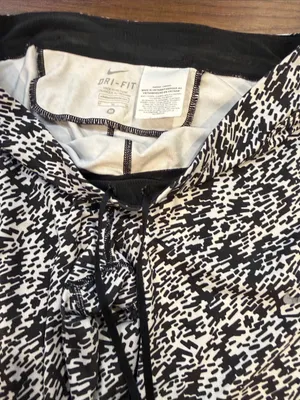 Nike Dri Fit Pronto Essential Crop Running Leggings Black White Medium - C68-006 thumbnail 6