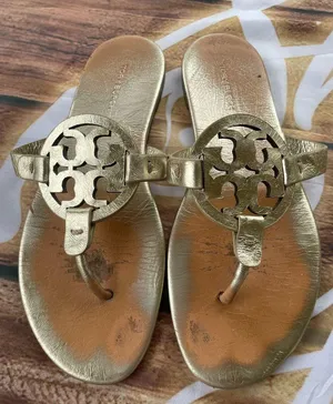Tory Burch Gold Sandals Elegant Design thumbnail 1