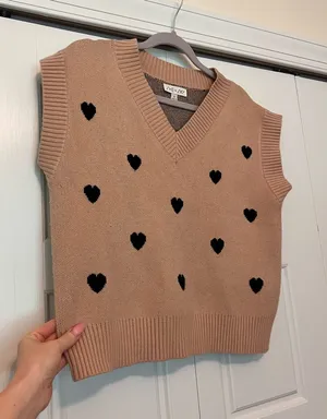 She + Sky Camel V-Neck Heart-Print Sweater Vest thumbnail 1