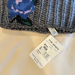 NWT Free People beanie thumbnail 2