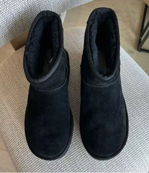 New Anthropologie + UGG Classic Mini Platform Boots - Black thumbnail 6