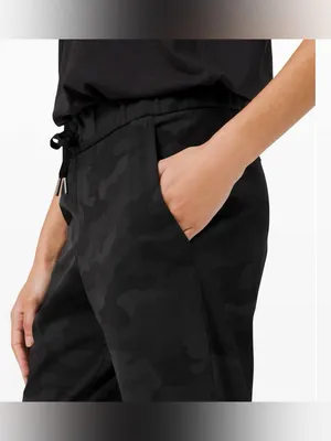 Lululemon On the Fly Jogger Heritage Camo Deep Coal size 6 thumbnail 3