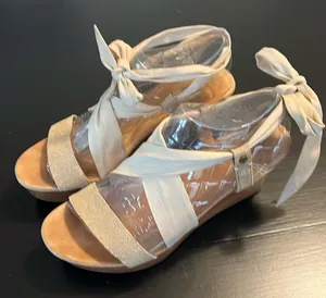 Ugg‎ sandals thumbnail 1