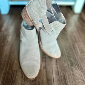 Dolce Vita Tan Heeled Ankle Booties - Size 8 Women’s thumbnail 3