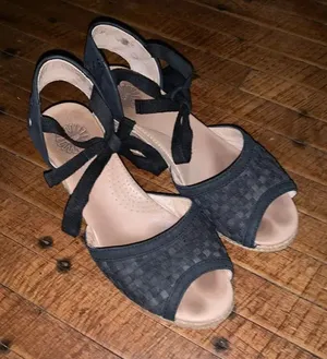 Uggs Delmer navy woven raffia strappy size 7 peep toe wedge sandals thumbnail 1