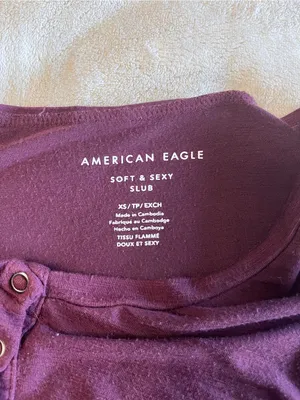 AMERICAN EAGLE Burgundy Soft & Sexy Women’s Henley Sz XS EUC thumbnail 3