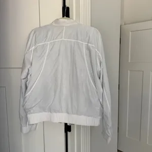 Lululemon Bombs Away‎ Jacket White City Breeze reversible zip front gray thumbnail 7
