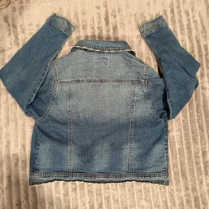 Universal Thread Womens Medium Wash Distressed Denim‎ Jacket Rose Gold Buttons M thumbnail 3