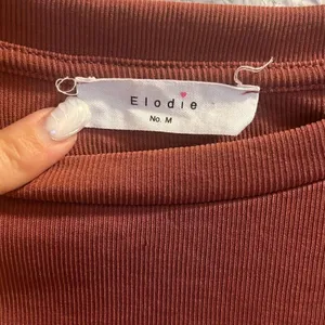 ✨ELODIE Women's Long Sleeve Sz Medium Mauve Bodysuit Ribbed T Shirts Jumpsuit✨ thumbnail 6
