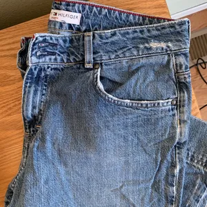 Tommy Hilfiger | wide leg capri jeans, distressed, medium | size 12 thumbnail 5
