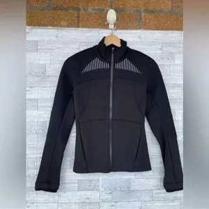 Lululemon Chill Going Strong Jacket size 4 thumbnail 5
