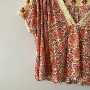 Free People Pink Purple Floral V-neck Shirt Crochet Neckline Women's size Large thumbnail 5
