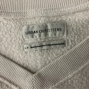 Urban Outfitters Cozy Knit V Neck Long Sleeve Cropped Sweater Top‎ Small Beige thumbnail 5