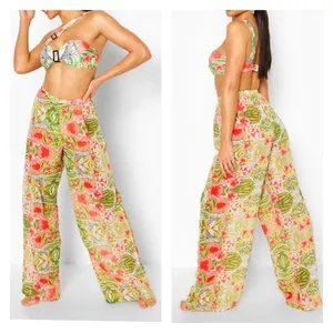 Boohoo - Tropical Animal High Waist Beach Pants in Green & Orange thumbnail 6