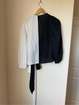 Farm Rio Colorblocked Wrap Blouse Black and White Size S thumbnail 2