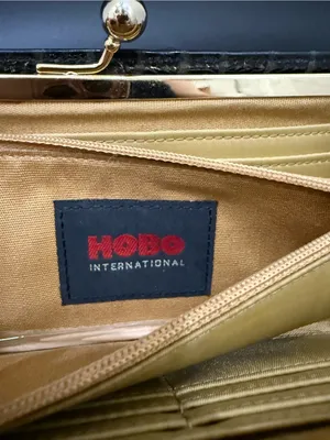 Vintage HOBO International Black Embossed Croc Leather Kiss-lock Clutch Wallet thumbnail 9