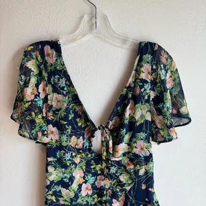 NWT Lulu's Next To You Navy Blue Floral V-Neck Ruffle Midi Dress thumbnail 6