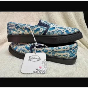 Disney Stitch Tropical Canvas Slip On Shoes NWT Women’s 8 thumbnail 4