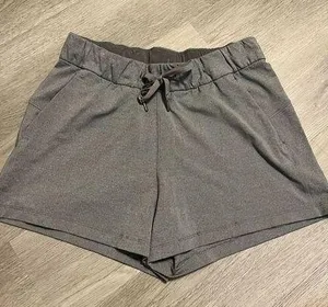 Lululemon On The Fly Mid Rise Shorts Gray Size 6 thumbnail 1