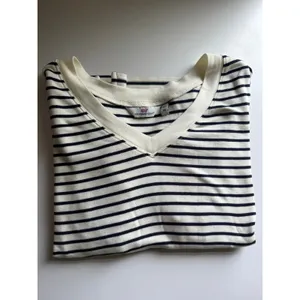 $98 Vineyard Vines White Navy striped Vneck Sweatshirt tee - XS thumbnail 6