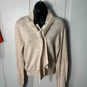 Astr Women’s Cream Tie Neck Sweater Size Medium EUC thumbnail 3
