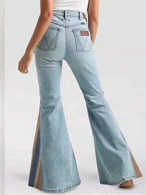 Wrangler X Pendelton Women's Trumpet Flare Jean in Light Wash Denim Size 32 Rare thumbnail 2