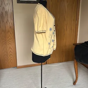 Vintage Alfred Dunner Yellow and Black Floral Cardigan Sweater Medium thumbnail 4