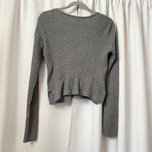 Wild Fable Gray Ribbed V-Neck Sweater Size Small thumbnail 2